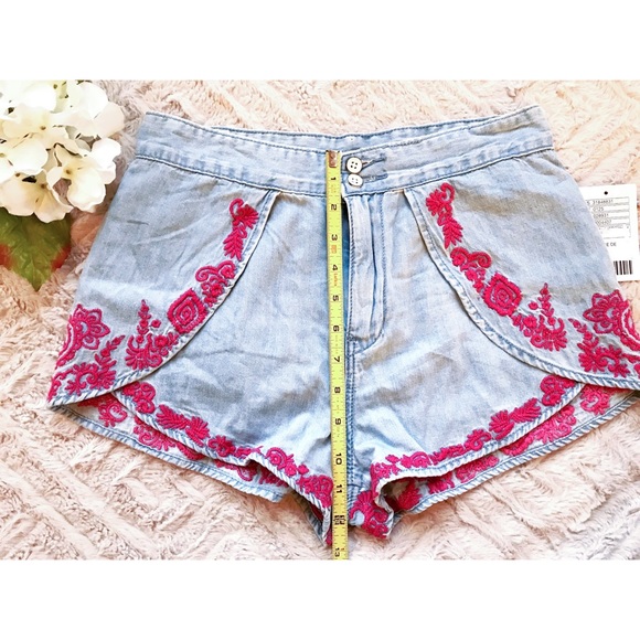 BDG High Waist Tulip Shorts - Picture 7 of 8